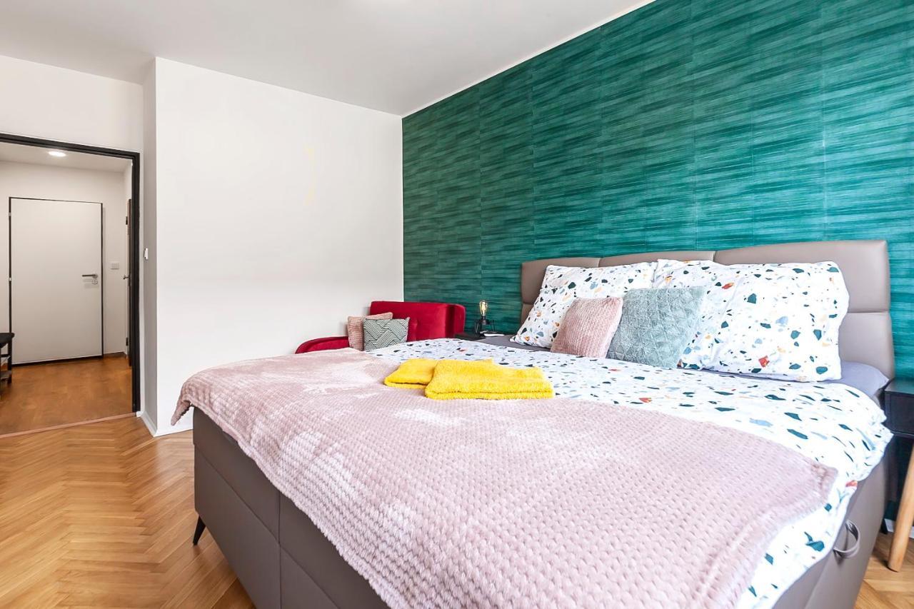 Popular Location / Street View / 4 Ppl / Netflix Apartment Prague Exterior photo